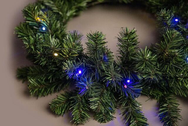 Shatchi 55cm Alaskan Pine Green Christmas Wreath - image 1