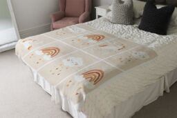 Benjamin Tate Design Cute Hand Drawn Unicorn, Rainbow & Cloud Designer Blanket in Natural - Size: 120 cm x 150 cm - thumbnail 4