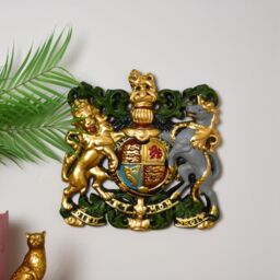 Madison & Mayfair Heritage Medium Coat of Arms Wall Plaque in Gold - thumbnail 2
