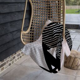 Benjamin Tate Design Triangle Geometrics Blanket in Natural - Size: 120 cm x 150 cm - thumbnail 4