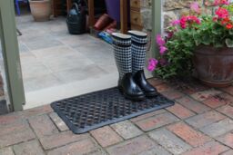 JVL Honeycomb Rubber Ring Scraper Doormat 40x60cm in Black - Size: 40 cm x 60 cm - thumbnail 2
