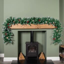Samuel Alexander 2.7m Snow Tipped Christmas Garland with Red Berries, Cones & Bullet Tips in Dark Green - Size: 2.5m - thumbnail 8