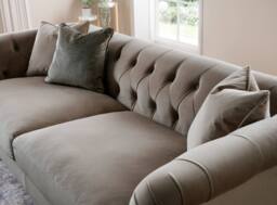 The Great Sofa Company Kensington 2-Seater Velvet Chesterfield Sofa in Grey - Size: 2 Seater - thumbnail 4