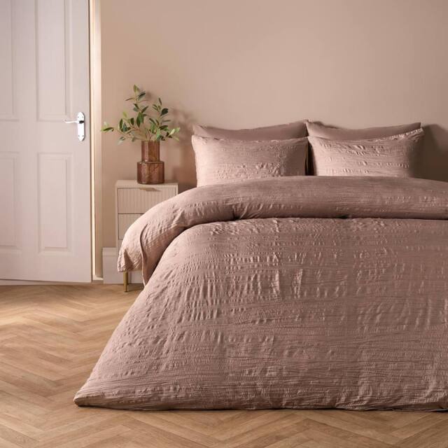 OHS Crinkle Bedding Set Microfibre Duvet Cover with Pillowcase in Bronze - Size: Single - image 1