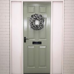 Samuel Alexander Premier Flocked Woodcote Pine Flocked Wreath 50cm in Green - thumbnail 2