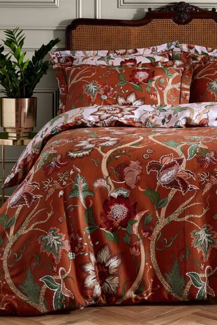 Paoletti Botanist Floral 200TC Cotton Sateen Duvet Cover Set in Maroon - Size: Double - image 1