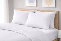 Homes-Linen Plain Dyed Polycotton Duvet Cover Set with Pillowcases in White - Size: Single - thumbnail 2