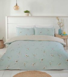 Rapport Home Daisy Floral Polycotton Duvet Cover Set with Pillowcase in Duck Egg Blue - Size: King - thumbnail 1