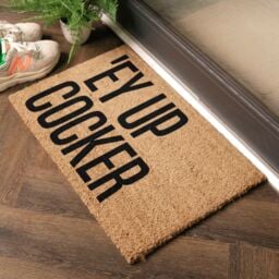 Artsy Mats Funny Ey Up Cocker Slang Doormat in Black - Size: 40 cm x 60 cm - thumbnail 3
