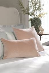 CHRISTY Luxury Filled Velvet 'Jaipur' Rectangle Cushions in Dusty Pink - Size: 30 cm x 50 cm - thumbnail 4