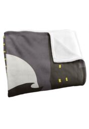 Warner Bros. Batman City Silhouette Silky Touch Super Soft Throw Blanket 152 X 127 cm in White - thumbnail 3