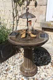 Primrose Birdbath Duck Family & Umbrella Solar Water Feature 84cm in Stone - thumbnail 2