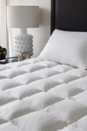 Ezysleep Sherpa Fleece Reversible Mattress Enhancer Topper in White - Size: King - thumbnail 2