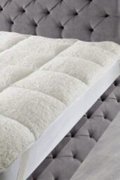Ezysleep Sherpa Fleece Reversible Mattress Enhancer Topper in White - Size: King - thumbnail 3