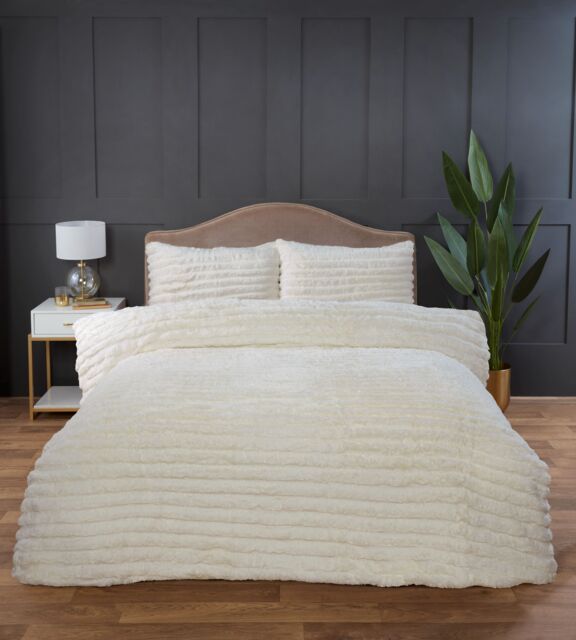 Rapport Home Chunky Ribbed Fur Polyester Soft & Cozy Duvet Cover Set With Pillowcase in White - Size: Double - image 1