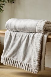 Catherine Lansfield 'Velvet & Faux Fur' Throw in Natural - Size: 150 cm x 200 cm
