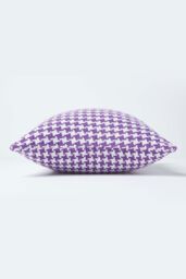 Homescapes Houndstooth 100% Cotton Cushion Cover in Purple - Size: 60 cm x 60 cm - thumbnail 2