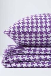 Homescapes Houndstooth 100% Cotton Cushion Cover in Purple - Size: 60 cm x 60 cm - thumbnail 5