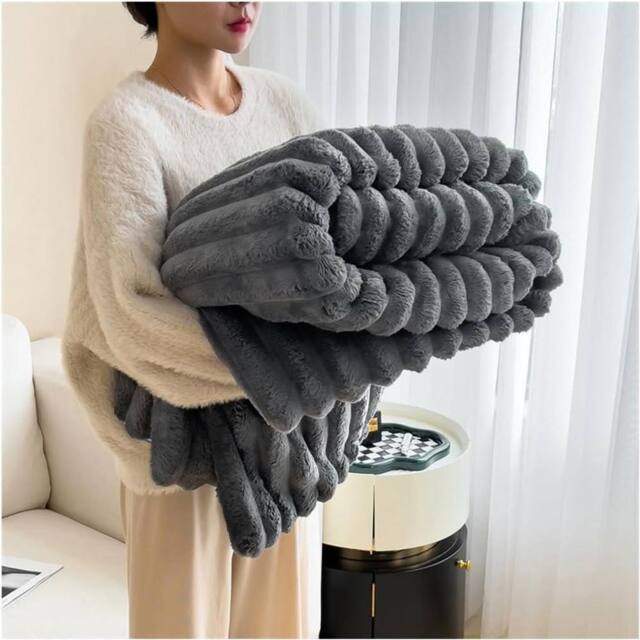 Dyzi Luxurious Faux Fur Winter throw Blanket Double-Sided Soft Cozy in Grey - Size: 180 cm x 200 cm - image 1