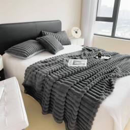Dyzi Luxurious Faux Fur Winter throw Blanket Double-Sided Soft Cozy in Grey - Size: 180 cm x 200 cm - thumbnail 4