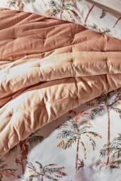 CHRISTY Luxury Quilted Velvet 'Jaipur' Throw in Dusty Pink - Size: 140 cm x 200 cm - thumbnail 1