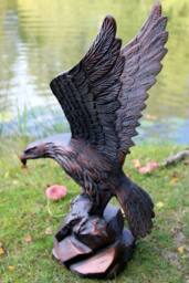 Inspirational Gifting Eagle Swooping Garden Sculpture Ornament Statue in Bronze - thumbnail 1