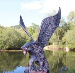 Inspirational Gifting Eagle Swooping Garden Sculpture Ornament Statue in Bronze - thumbnail 2