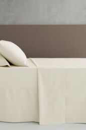 Catherine Lansfield 'Easy Iron Percale' Flat Sheets in Cream - Size: Single Flat - thumbnail 2