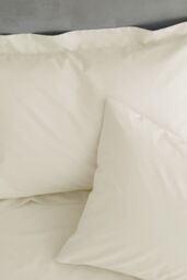 Catherine Lansfield 'Easy Iron Percale' Flat Sheets in Cream - Size: Single Flat - thumbnail 3