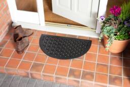 Esselle Reddish Half Moon Rubber Lattice Mat in Black - Size: 45 cm x 75 cm - thumbnail 3