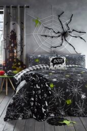 Bedlam 'Boo' Plush Halloween Fleece Throw in Black - Size: 120 cm x 150 cm - thumbnail 3