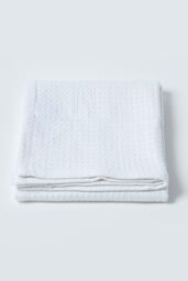 Homescapes Cotton Waffle Baby Blanket - Soft, Breathable & Skin-Friendly in White - Size: 90 cm x 112 cm - thumbnail 3