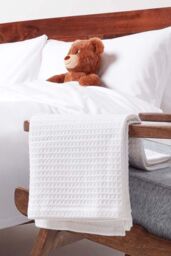 Homescapes Cotton Waffle Baby Blanket - Soft, Breathable & Skin-Friendly in White - Size: 90 cm x 112 cm - thumbnail 5