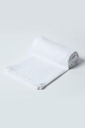 Homescapes Cotton Waffle Baby Blanket - Soft, Breathable & Skin-Friendly in White - Size: 90 cm x 112 cm - thumbnail 2