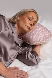BellaMoon Women's Full C-Shaped Body Pillow Pregnancy Endometriosis Menopause - Size: Single - thumbnail 4