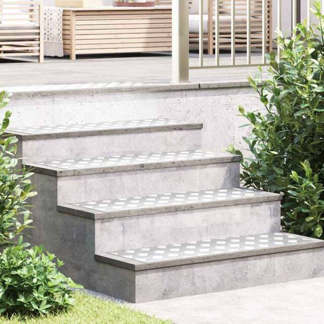 Berkfield Home Aluminium Checker Plates 2 pcs Anti-Slip 90x30 cm in Silver - Size: Medium - image 1