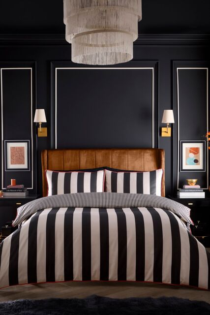 Laurence Llewelyn-Bowen 'Festivo Circus Stripe' Striped Print 100% Cotton Duvet Cover Set in Black - Size: King - image 1