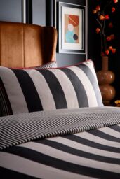 Laurence Llewelyn-Bowen 'Festivo Circus Stripe' Striped Print 100% Cotton Duvet Cover Set in Black - Size: King - thumbnail 2