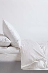 Homescapes Luxury White Duck Down 9 Tog Duvet - Size: Single - thumbnail 3