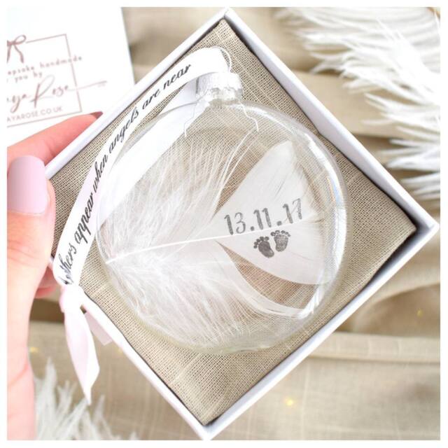 Amaya Rose Ltd Personalised In Memory of Feather Round Christmas Bauble Gift Boxed in Clear