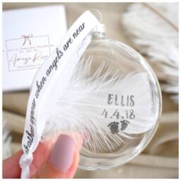 Amaya Rose Ltd Personalised In Memory of Feather Round Christmas Bauble Gift Boxed in Clear - thumbnail 9