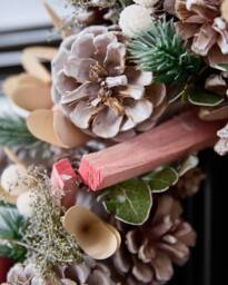 Dibor Pastel Pink Driftwood Front Door Autumn Winter Wreath Wreath 33cm - thumbnail 5
