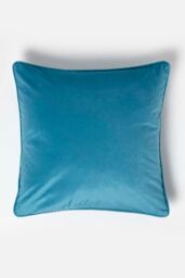 Homescapes Filled Velvet Cushion with Piped Edge 46 x 46 cm in Turquoise