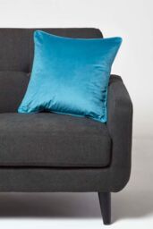Homescapes Filled Velvet Cushion with Piped Edge 46 x 46 cm in Turquoise - thumbnail 2