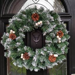 Samuel Alexander 40cm Snow Tips Christmas Door Wreath for Indoor / Outdoor in Green - thumbnail 2