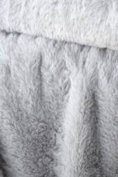 Catherine Lansfield 'Cosy Glamour Fur' Blanket Throw in Silver - Size: 130 cm x 170 cm - thumbnail 2
