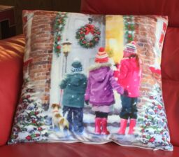 Luxury Living Christmas Carols Decorative Cushion Cover 45cm x 45cm in Red - Size: 45 cm x 45 cm