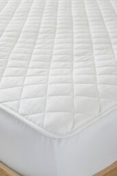 Martex Cotton Quilted Mattress & Pillow Protector Set in White - Size: King - thumbnail 4