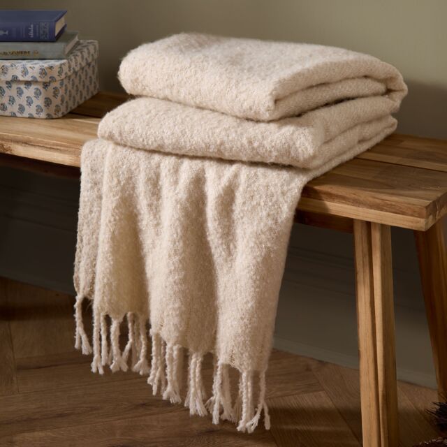 Wylder Nature Isla Woven Tasselled Throw in Cream - Size: 130 cm x 180 cm - image 1