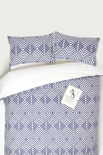 Homescapes Geometric Digitally Printed Cotton Duvet Cover Set in Indigo - Size: Double - image 1